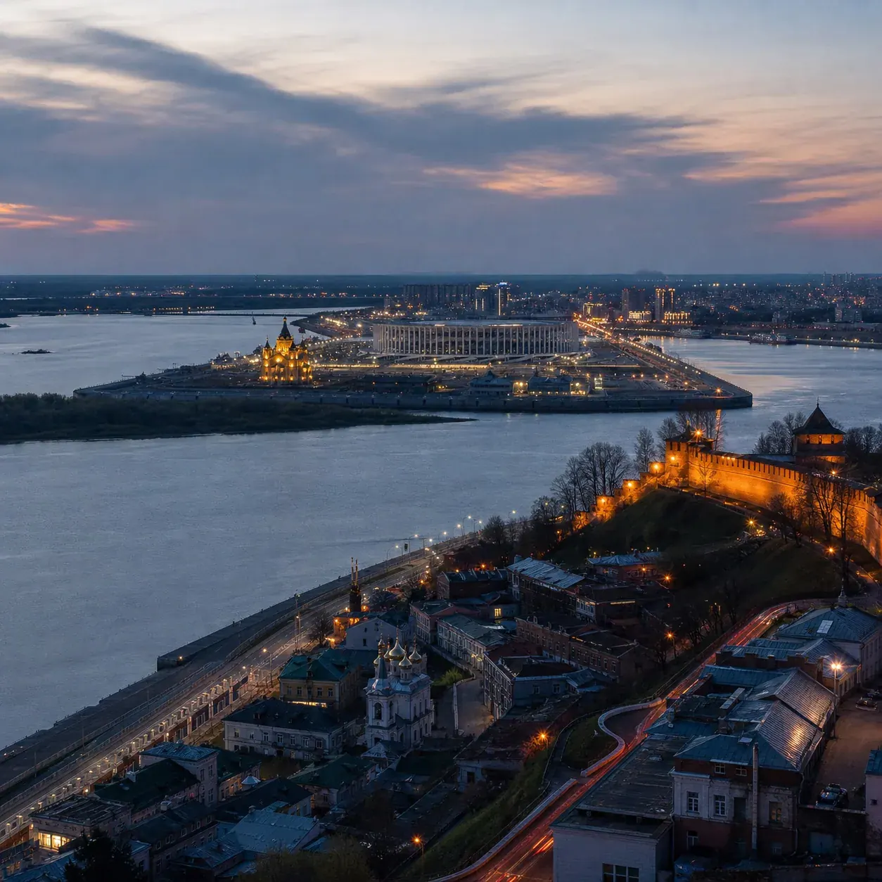 Панорама Нижнего Новгорода с кремлёвским холмом и Стрелкой